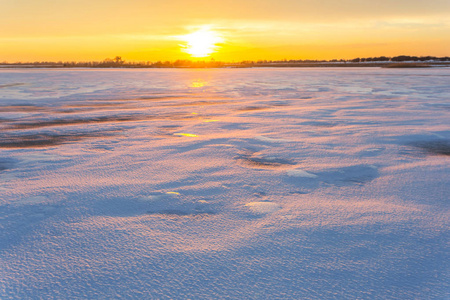 冬季平原安静落日图片