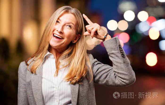 高级美丽的女人有想法