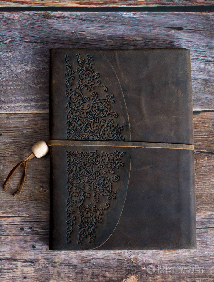 经典皮革精装杂志书籍旧谷仓板地上直上