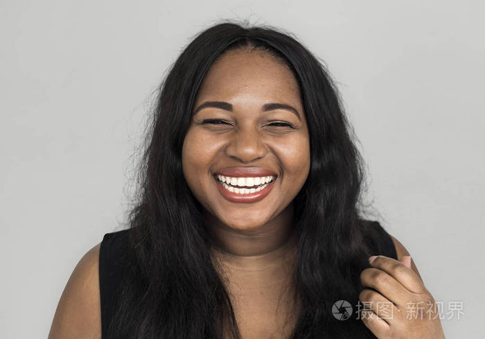 笑的非洲女人面孔