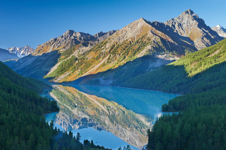 美丽的秋景，阿尔泰山俄罗斯