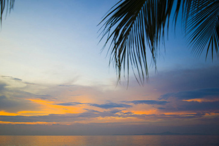 泰国海湾令人惊叹的美丽日落