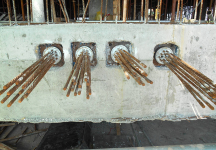 施工现场预应力混凝土预应力索筋锚头照片