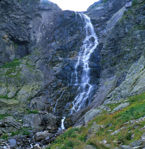 瀑布高山区