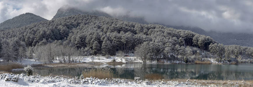 山下湖