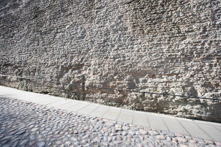 石墙和鹅卵石街道