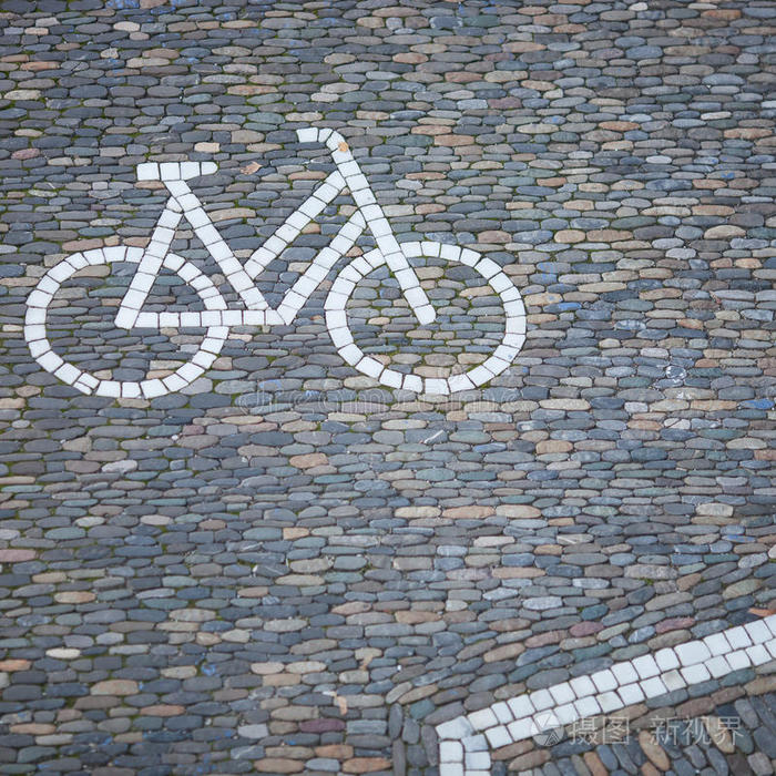 在韩国国家公园自行车道绿色公园沥青人行道自行车路标