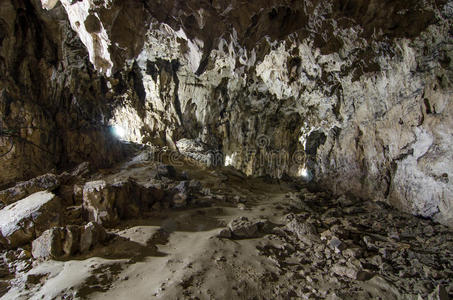 波罗夫拉吉洞穴