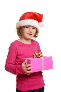 带圣诞礼物和圣诞帽的小女孩