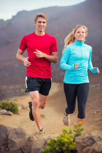 健身运动情侣跑步慢跑
