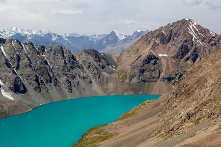 天山高山绿松石湖阿拉库尔