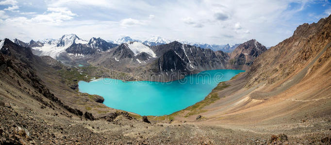 吉尔吉斯斯坦阿拉库尔湖奇观
