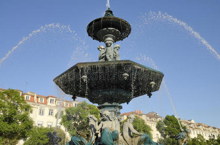 罗西奥广场美丽的喷泉图片