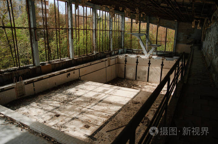 失去了游泳池在切尔诺贝利城区学校体育健身房