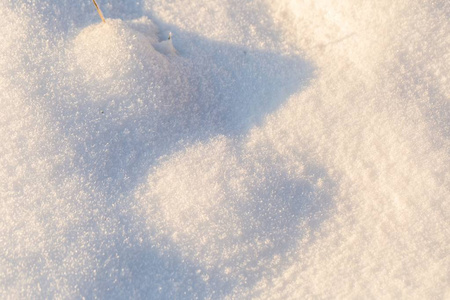 雪背景中的关闭