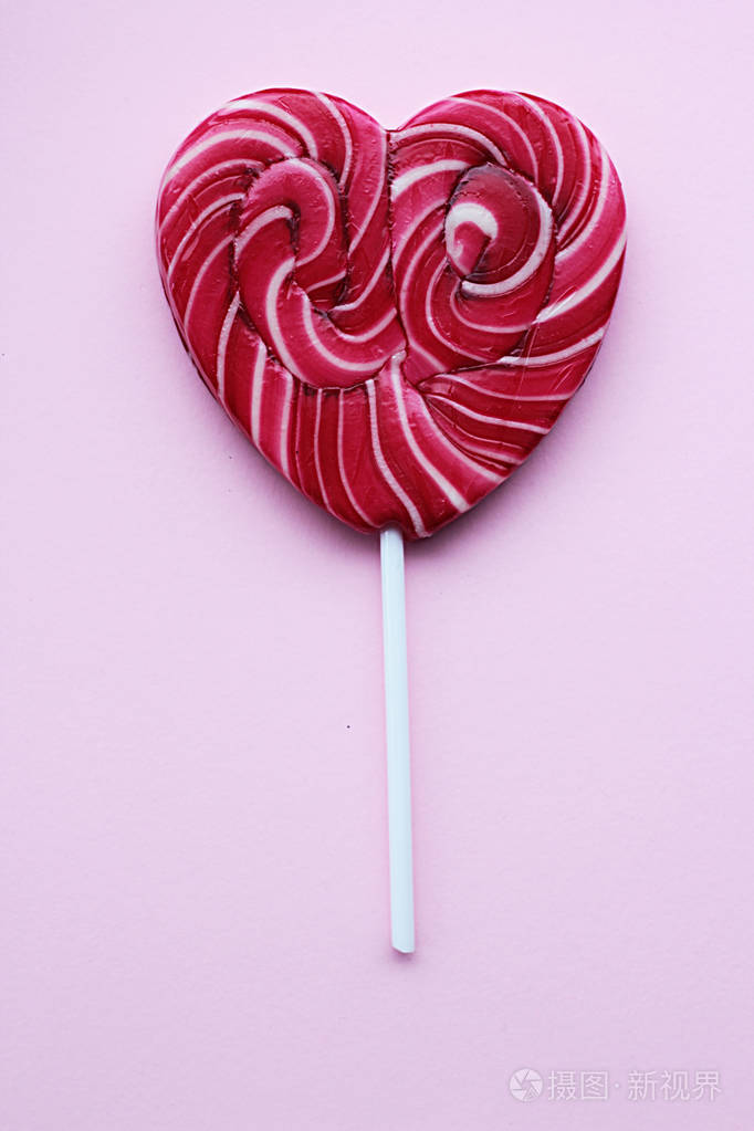 糖果放一颗心的形状