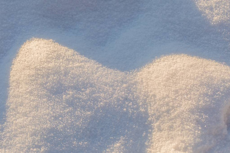 雪背景中的关闭