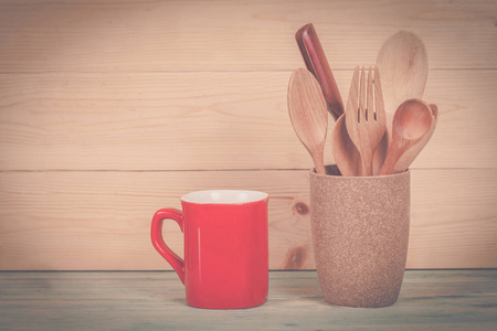 厨房用具，在咖啡杯上的木勺子