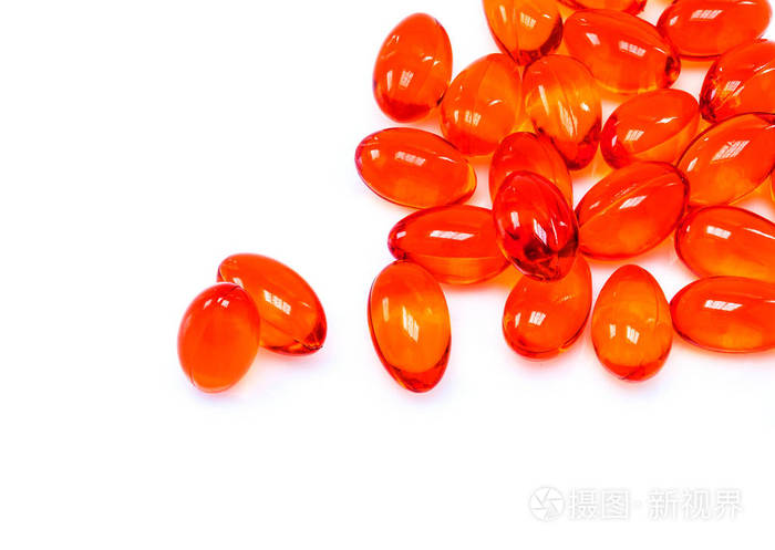 孤立在白色背景上的红色补充胶囊