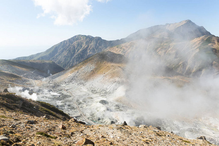 泡温泉的立山