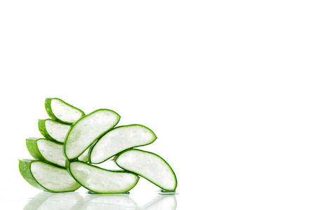 切芦荟非常有用的草药，用于皮肤护理和