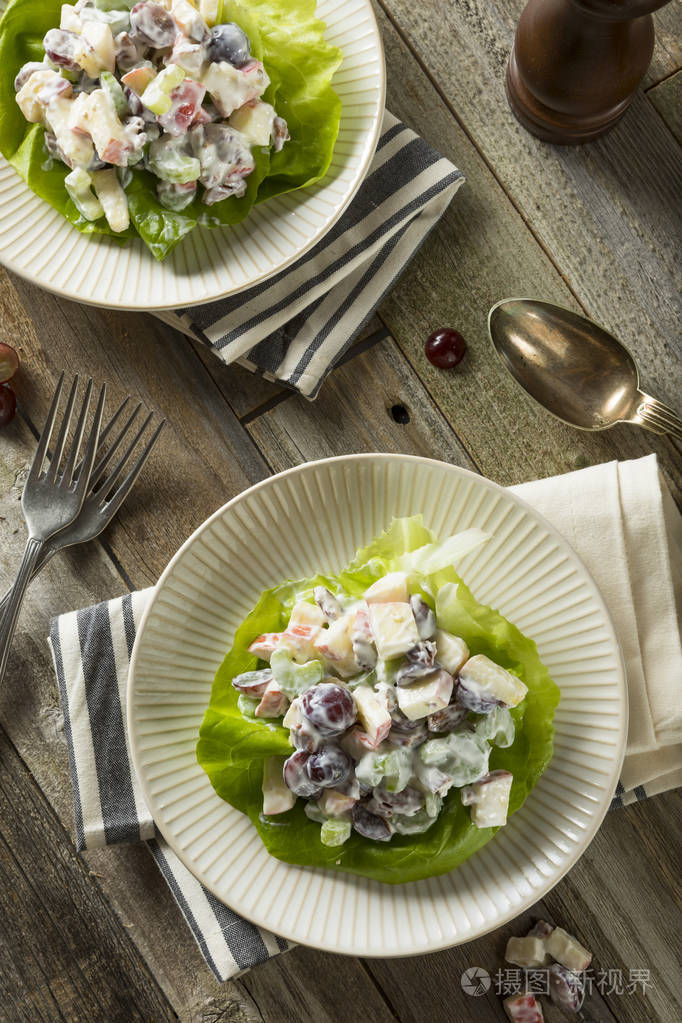 自制新鲜的华尔道夫沙拉