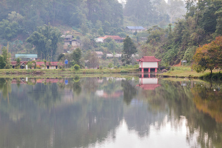 湖景房的湄，泰国爱泰村