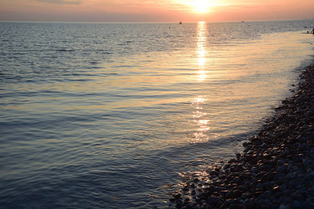 日落在海在 Imereti 海湾