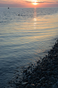 日落在海在 Imereti 海湾