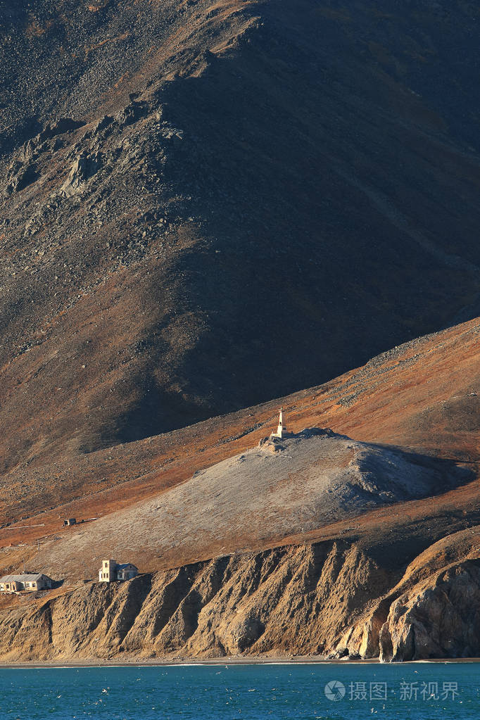灯塔一座纪念碑以他命名的谢苗杰日尼奥夫角
