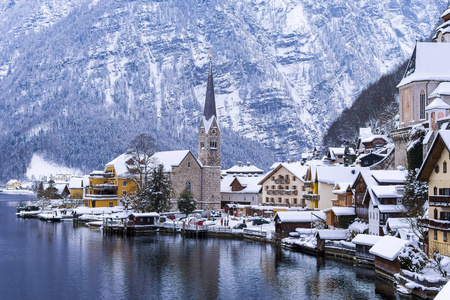 哈尔施塔特和 Hallstatterr 看山湖冬季天认为，阿尔卑斯山，奥地利