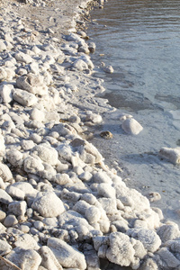 死海盐存款石头