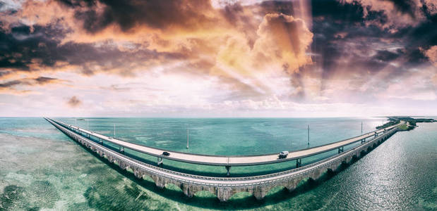 佛罗里达州键桥，美丽的日落鸟瞰图
