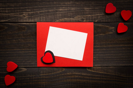 情人节贺卡上的木制的背景。礼品盒 红 hea