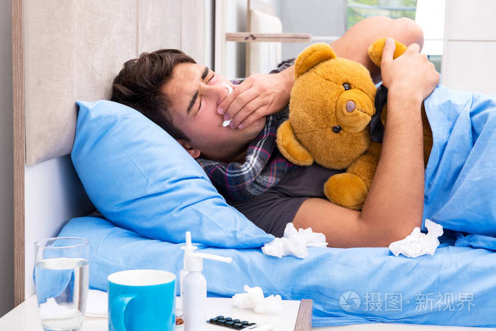与流感躺在床上生病的人照片-正版商用图片0wvkwk-摄图新视界