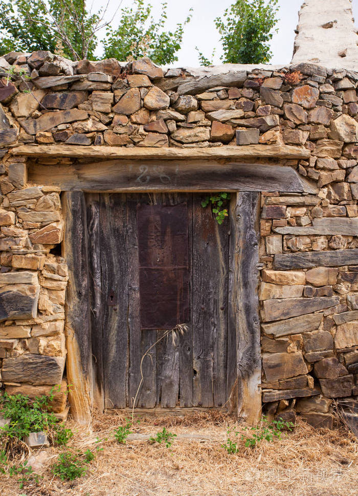 一个西班牙的房子的旧门照片-正版商用图片0ww1rd-摄图新视界