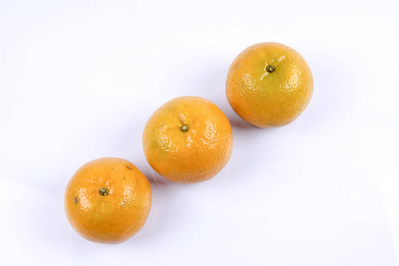 柑桔柑桔果实白色背景分离。