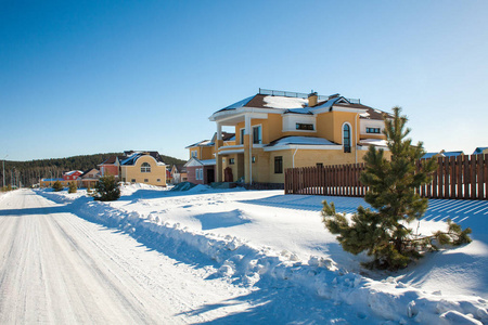 叶卡特琳堡俄罗斯 2 月.新建的郊区房子照片