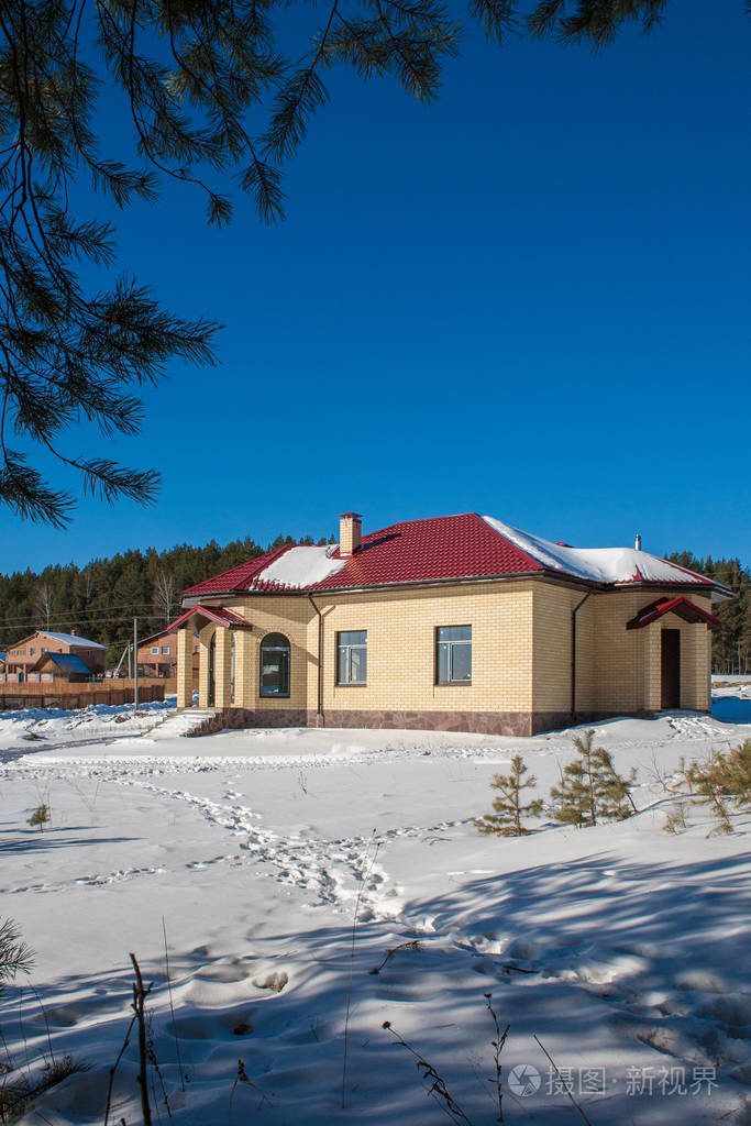 叶卡特琳堡俄罗斯2月新建的郊区的房子