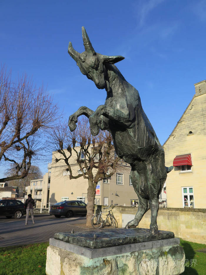 雕塑的一只山羊