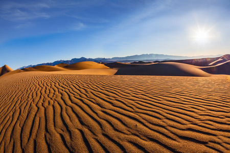 流动沙丘沙波澜照片