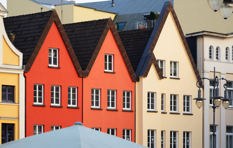 市场什未林广场，德国的彩色的房屋