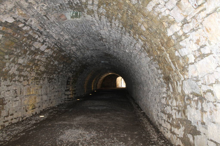 长长的隧道的一个秘密的地下通道