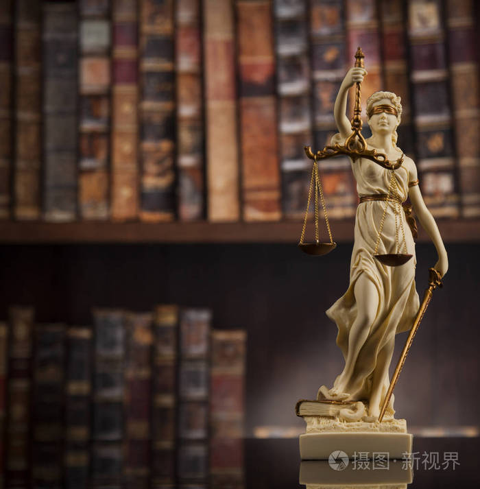 司法的古董雕像