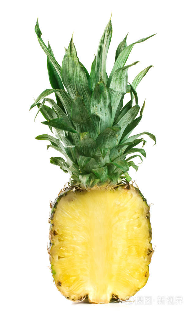 一半的孤立的白色背景上的菠萝