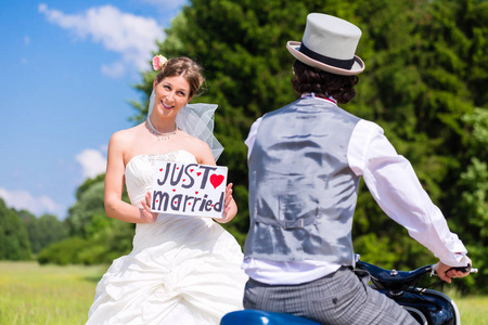婚礼与滑板车，只被结婚的标志