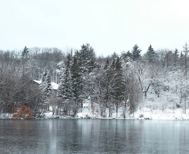 冬季和寒冷季节的自然冬季景观和设施照片