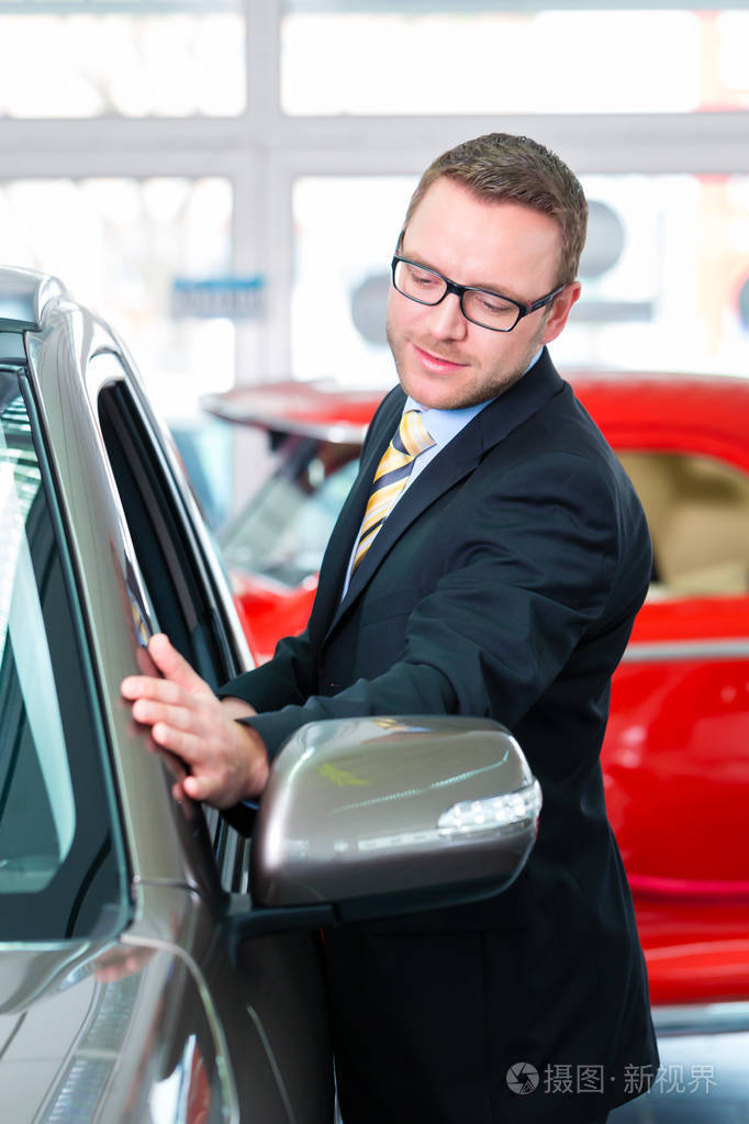 推销员卖车