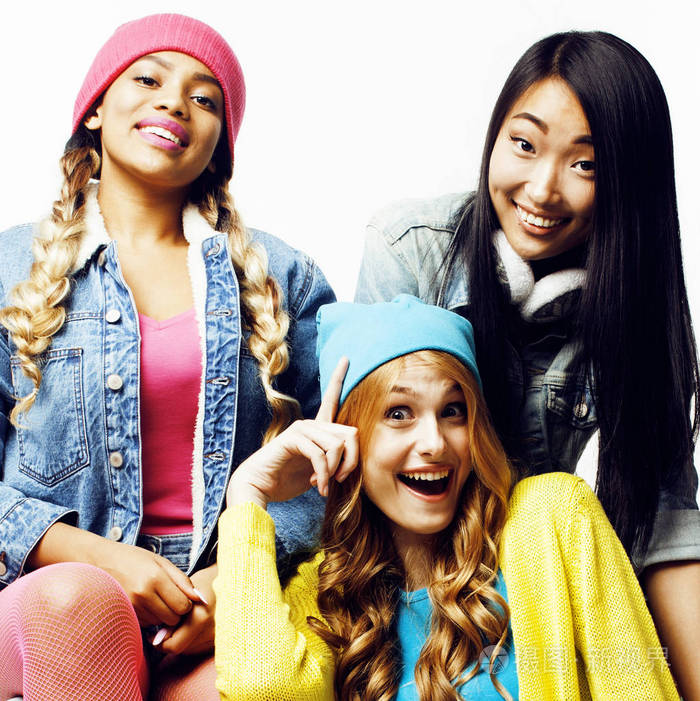 不同国家女孩集团公司,十几岁的朋友开朗有趣, 快乐的笑过,可爱的姿势