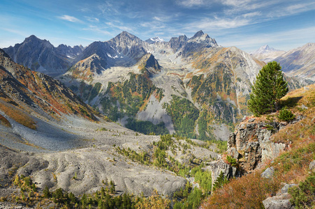 美丽的秋景，阿尔泰山俄罗斯